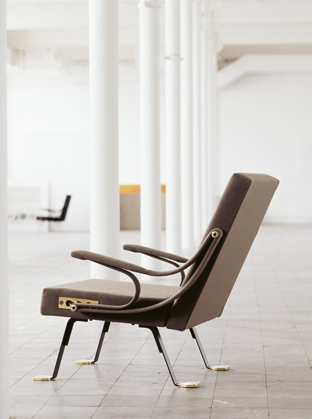 01-sillon-digamma-CarmeMasia-01-x2400.jpg