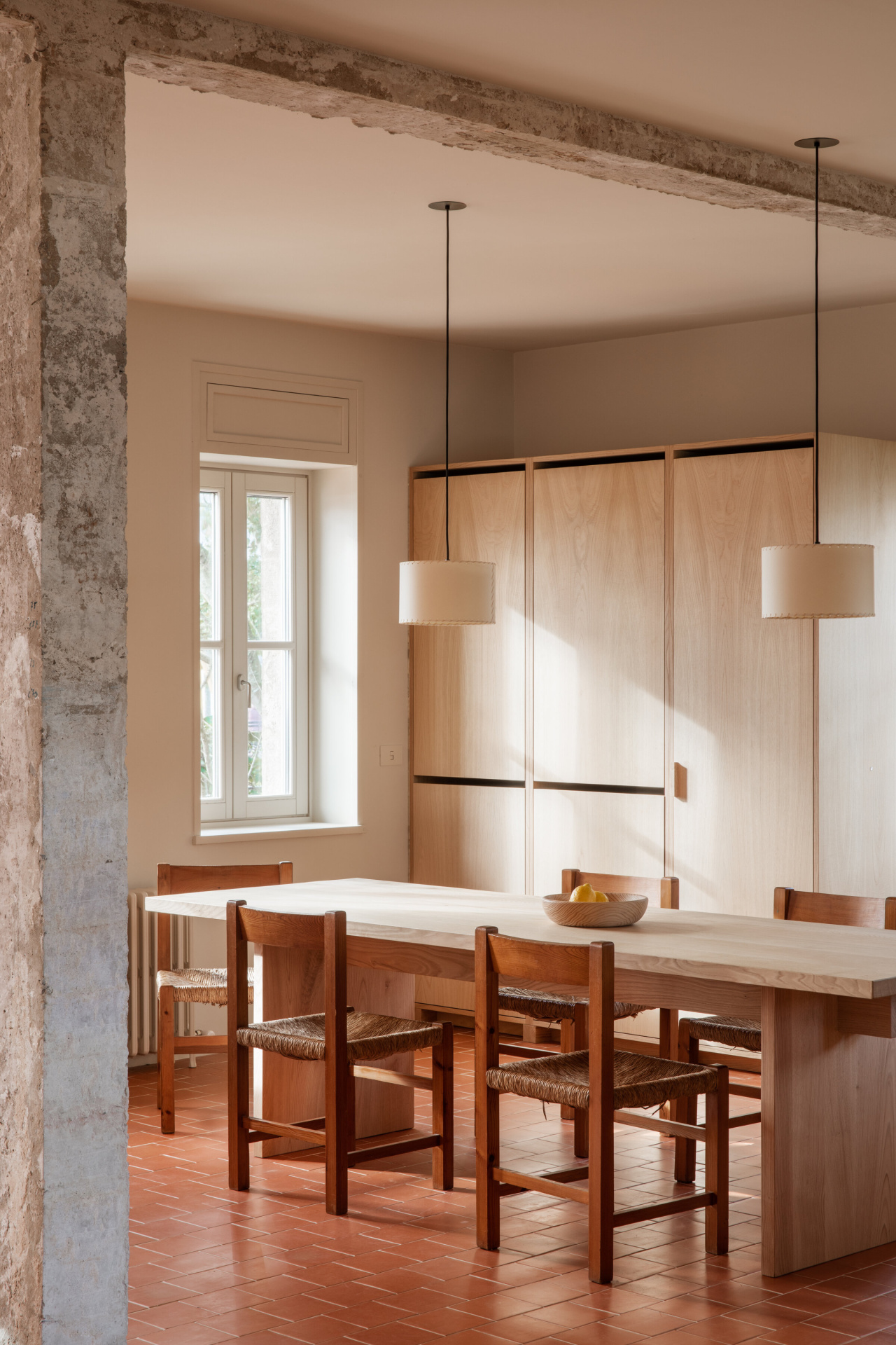 Casa-Familiar-Santona-Plantea-Studio-German-Saiz-Sisisi-Cilindricas-01-x2400.jpg