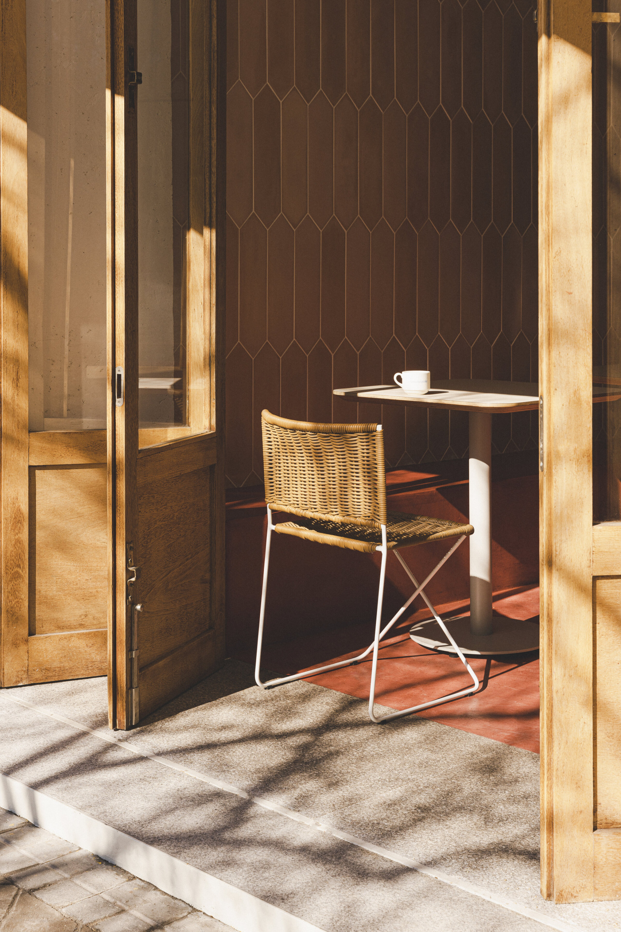 Casa-Neutrale-Madrid-Estudio-DIIR-David-Zarzoso-2022-Silla-Ramon-03-x2400.jpg