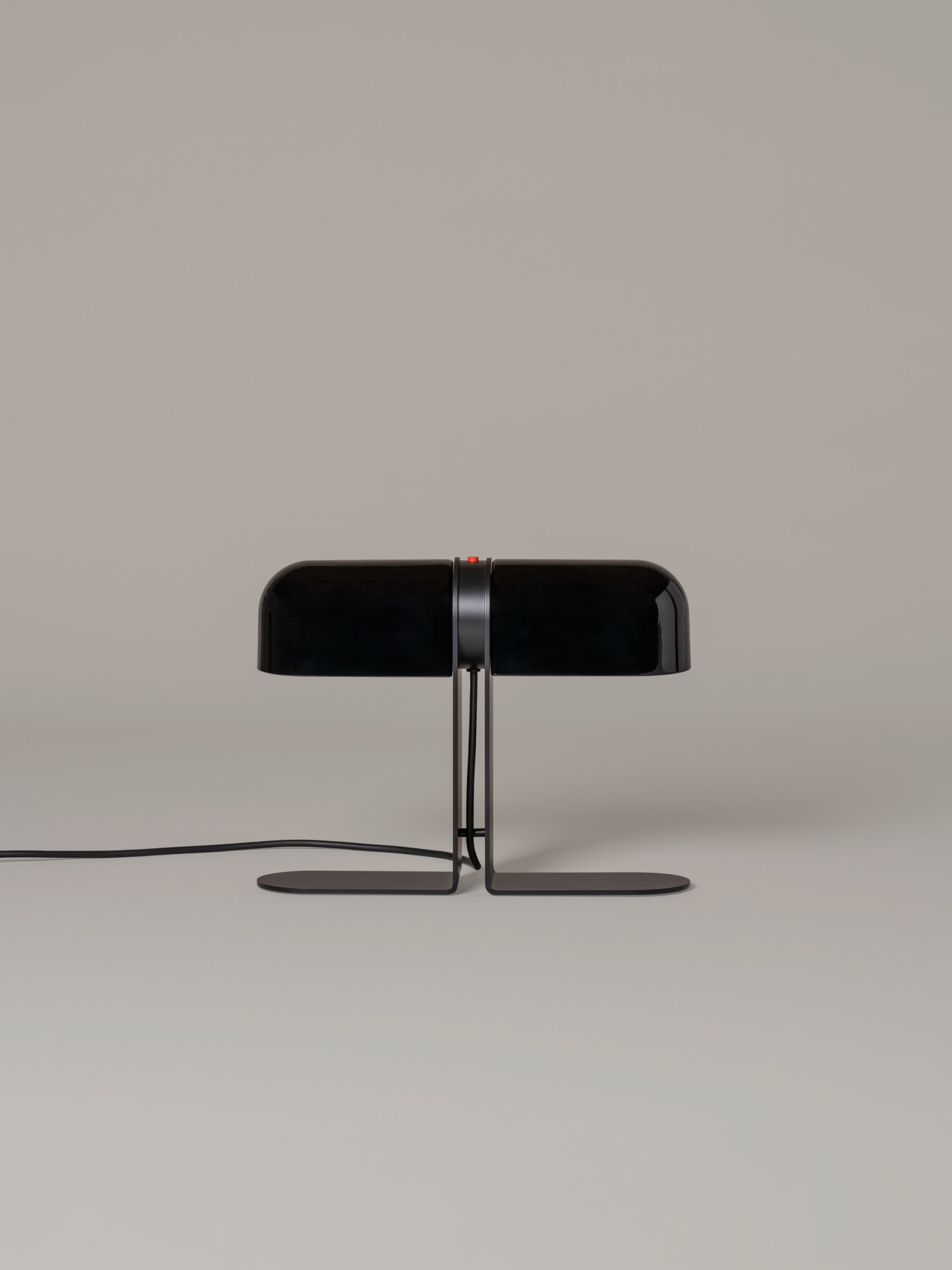 Duo-negro-OFF-SantaCole-EnricBadrinas-2022-01-x2400.jpg