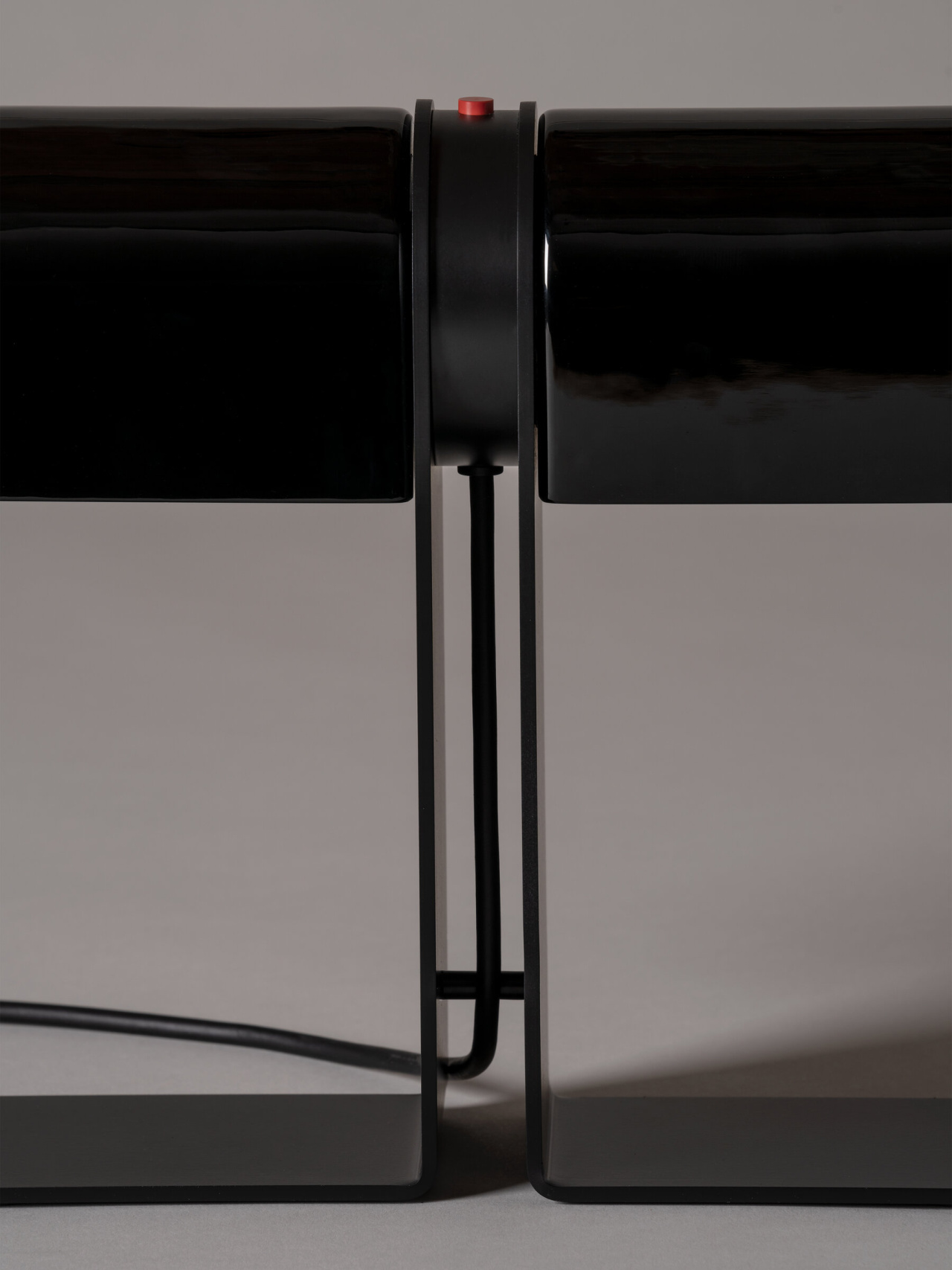Duo-negro-detalle-OFF-SantaCole-EnricBadrinas-2022-02-x2400.jpg