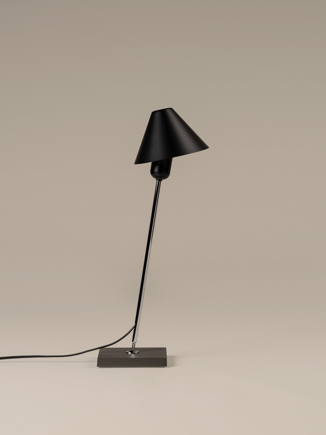 Gira-negro-off-Enric-Badrinas-santacole-2022-v00-GIRTA02-x2400.jpg