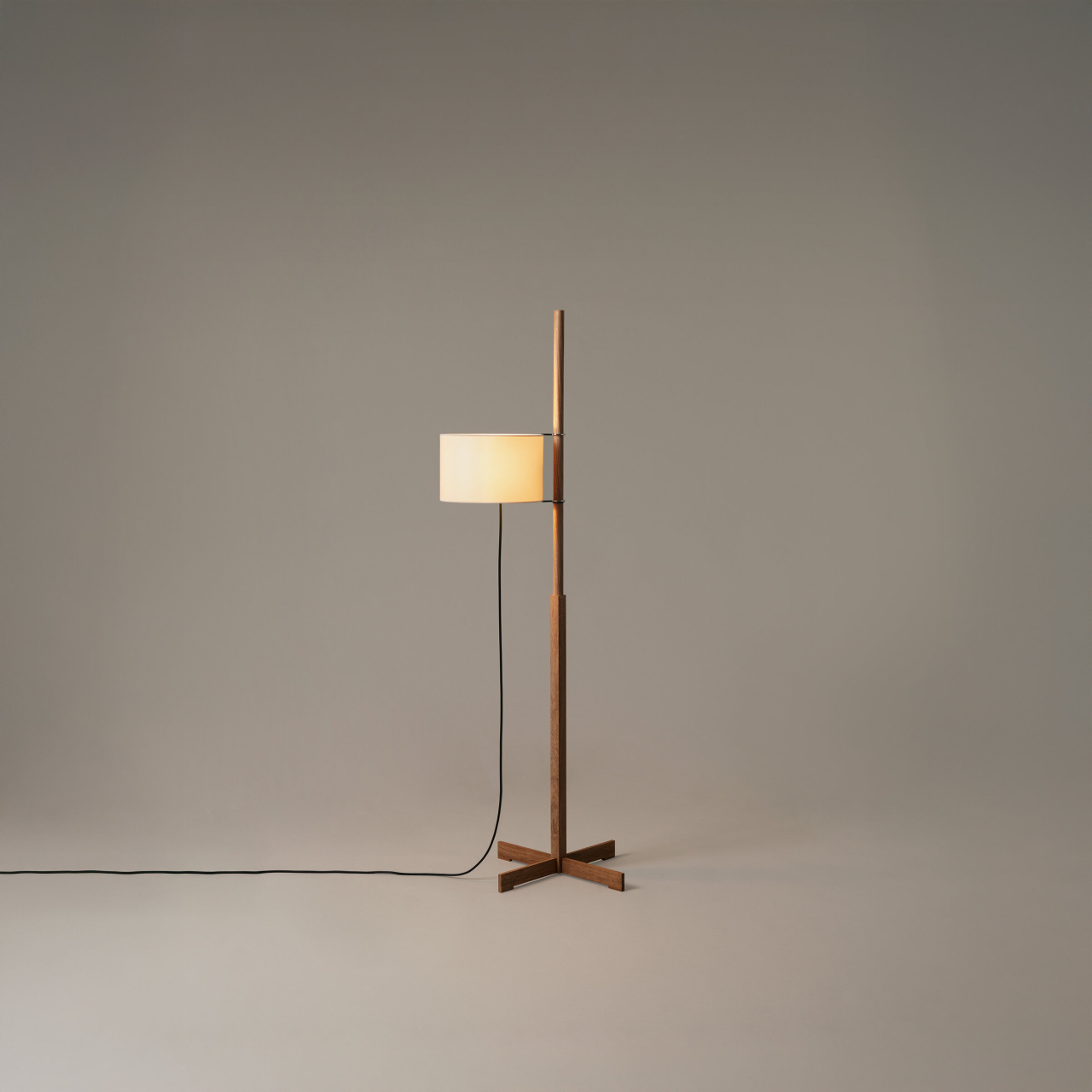 TMM-Roble-catulina-beige-ON-FondoGris-EnricBadrinas-2020-R25-x2400.jpg
