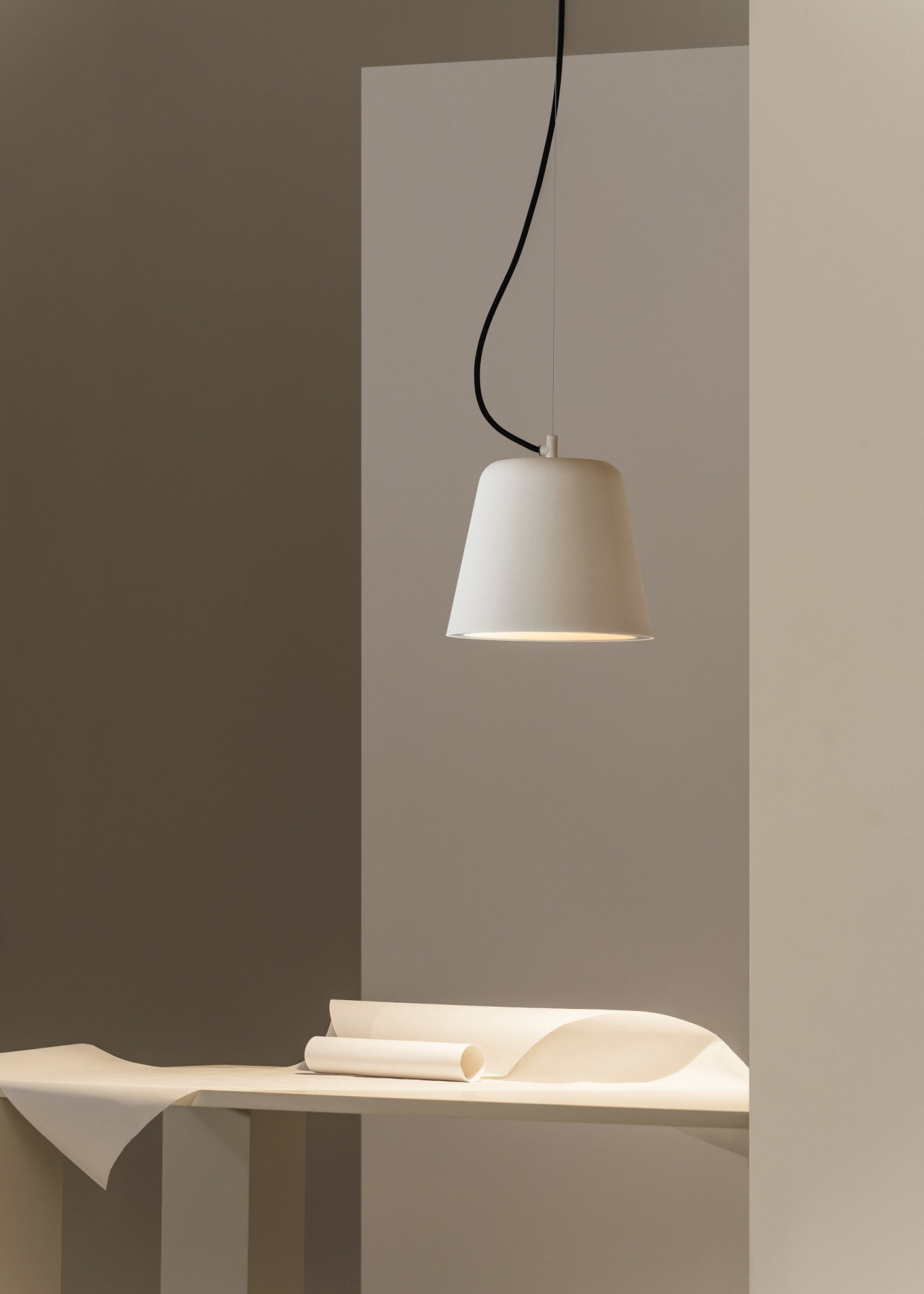 Vaso-blanco-SantaCole-Enric-Badrinas-2022-05-x2400.jpg