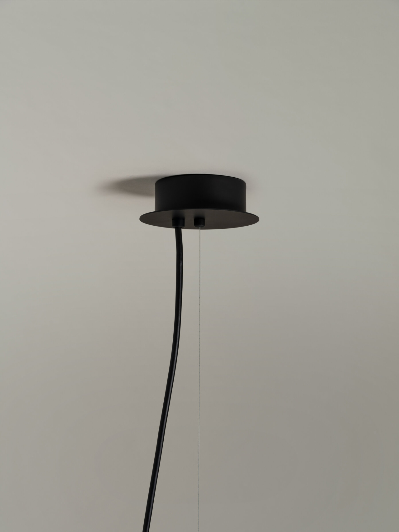 Vaso-negro-FLORON-EnricBadrinas-2022-VASPA02-VASPA02D-x2400.jpg