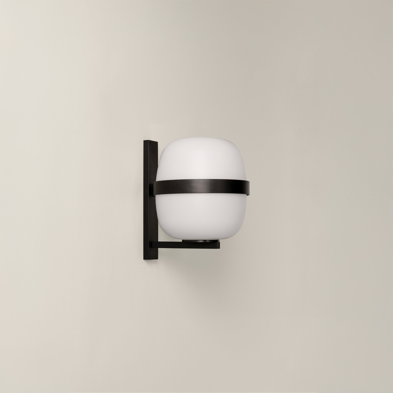 Wally-Cesta-Negro-OFF-WALB01-R25-x2400.jpg