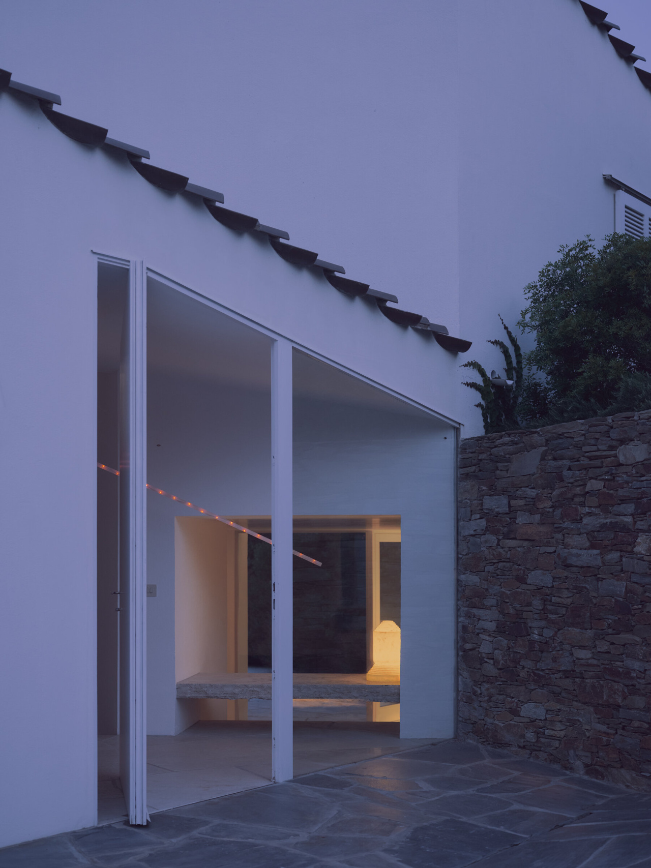 Campana-Verano-2023-Cadaques-Arquitectura-G-Jara-Varela-020-230441-La-Colilla-Babel-RET-x2400.jpg
