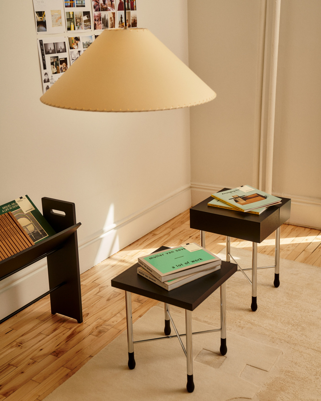 Light-Reading-Chapter-One-GaleriaS-CNueva-York-Seth-Caplan-021-SISISI-CONICAS-PLANAS-MESITA-GO-x2400.jpg