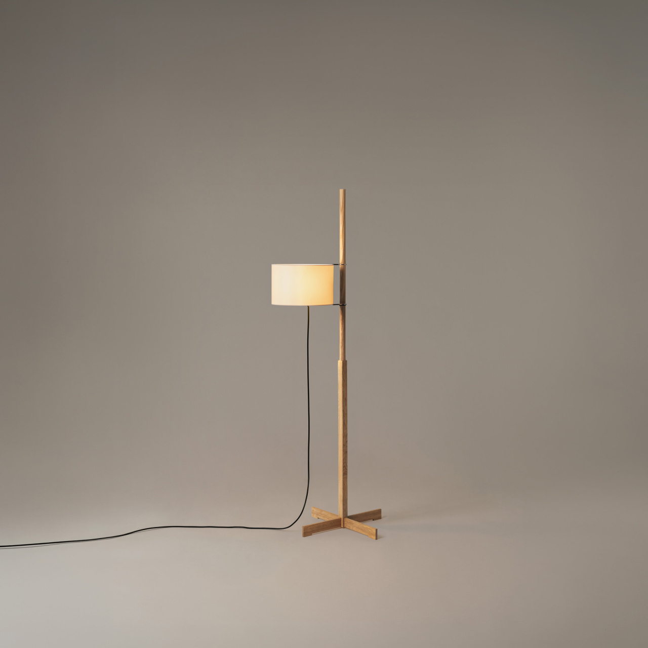 TMM-Roble-cartulina-beige-ON-EnricBadrinas-2020-RET-R26-x2400.jpg