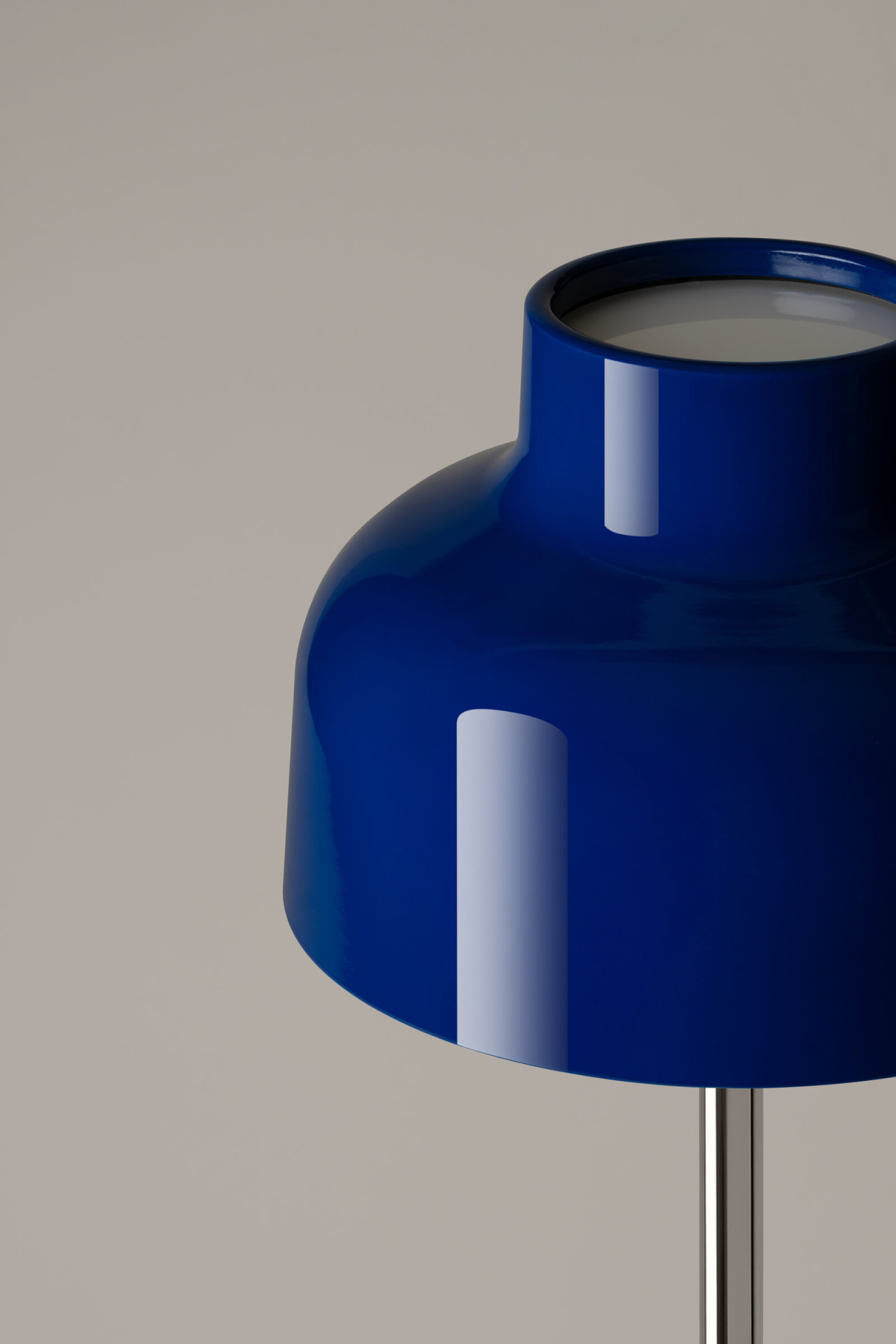M64-Azul-Ultramar-Enric-Badrinas-SantaCole-2025-DET-RET-x2400.jpg