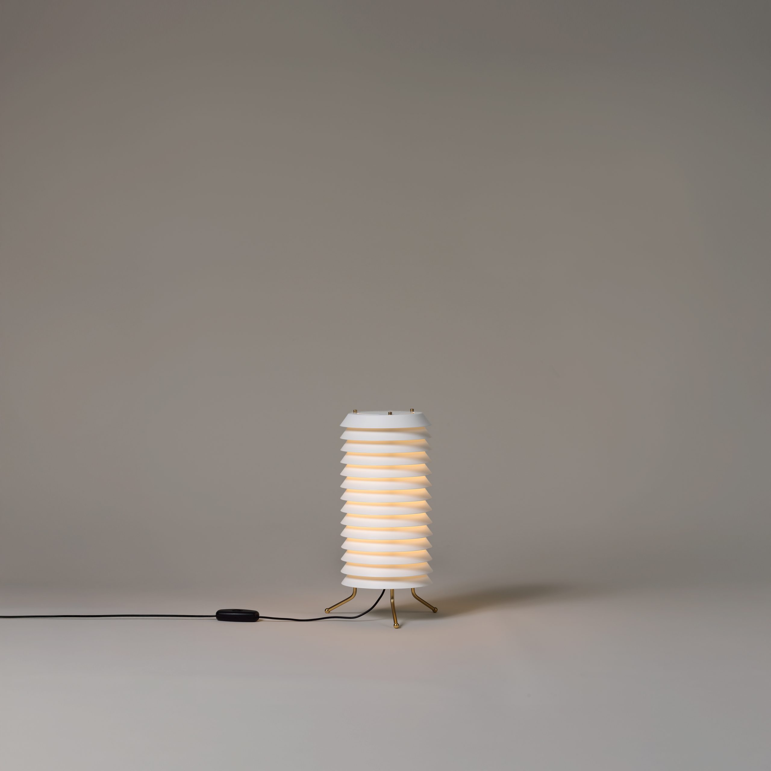 Maija-sobremesa-blanca-ON-MAITA01-R25-scaled