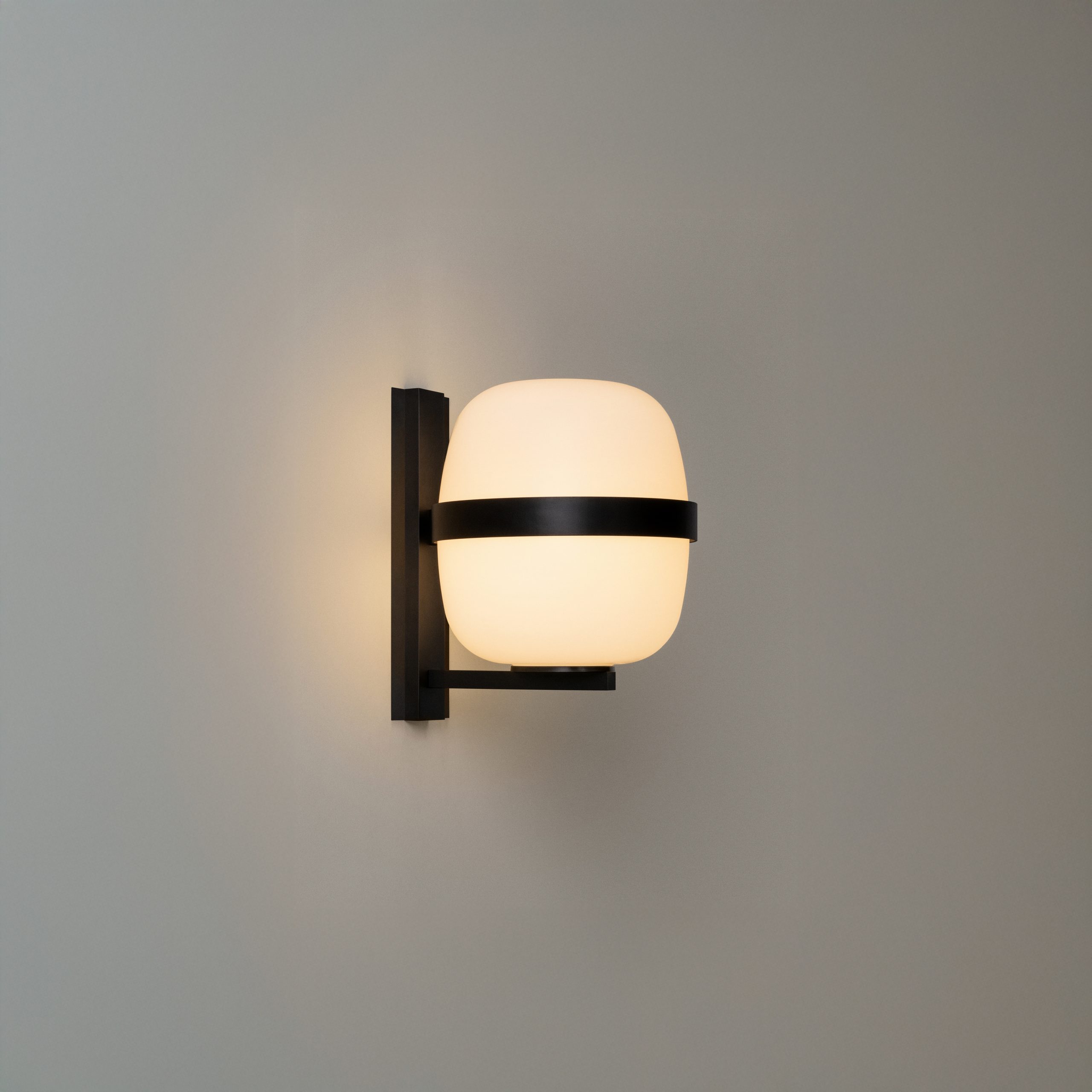 SantaCole-Wally-Cesta-negro-perfil-on-Badrinas-2022-WALWB01UL-R25-scaled