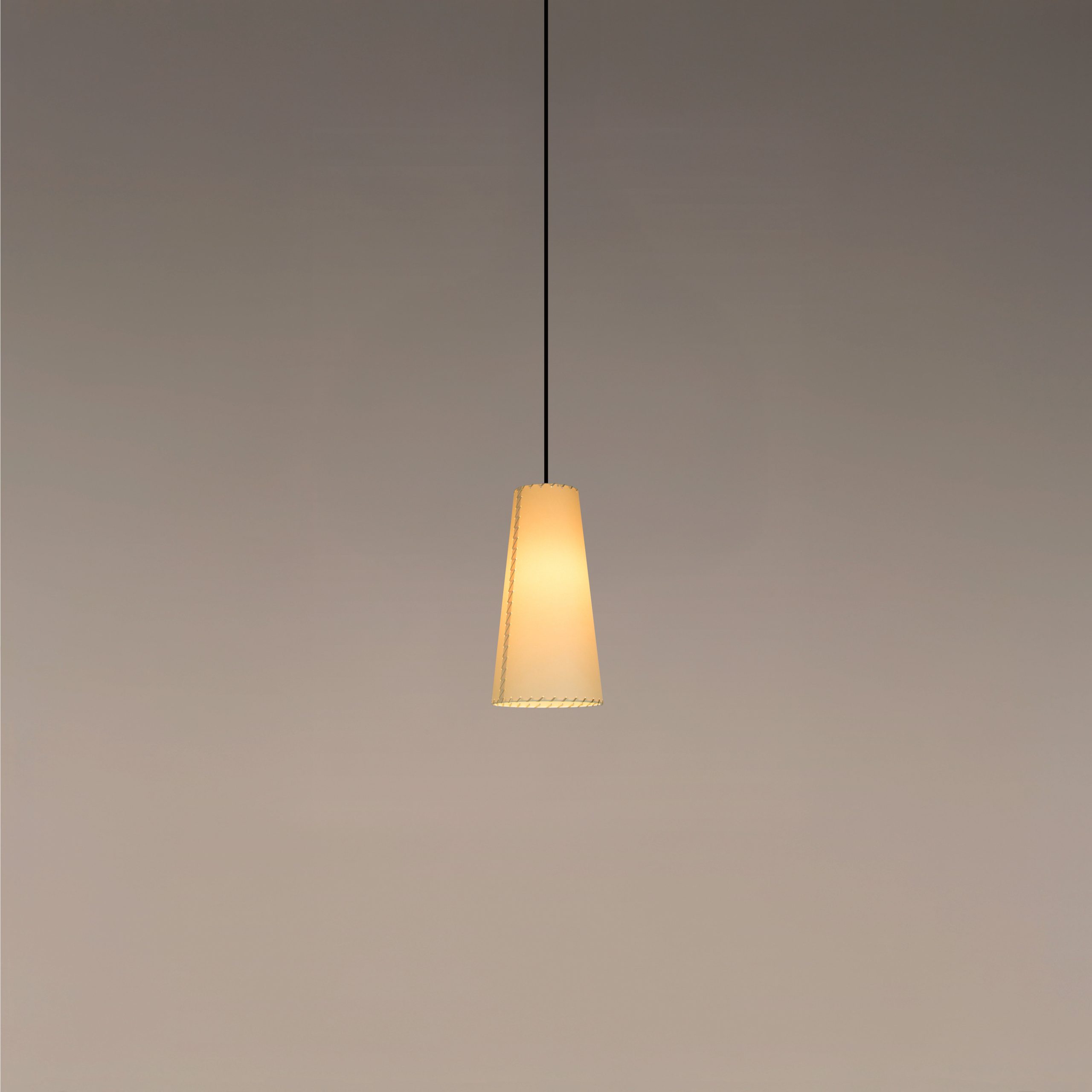 Sisisi-Conicas-Largas-MT2-beige-ON-MT2PA-01-03-04-R25-scaled