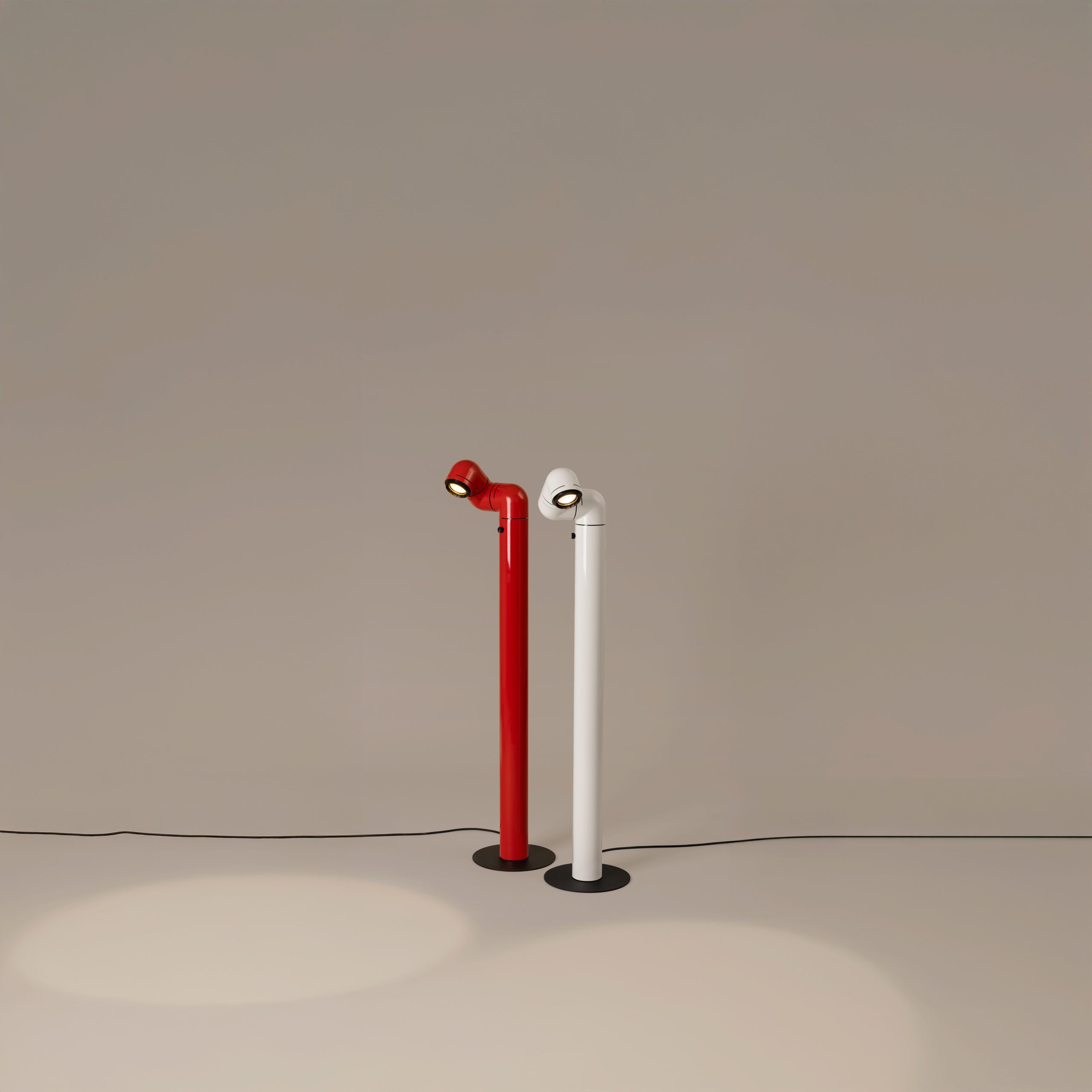 Tatu-Pie-Red-White-Enric-Badrinas-SantaCole-2021-ON-05-R25-scaled