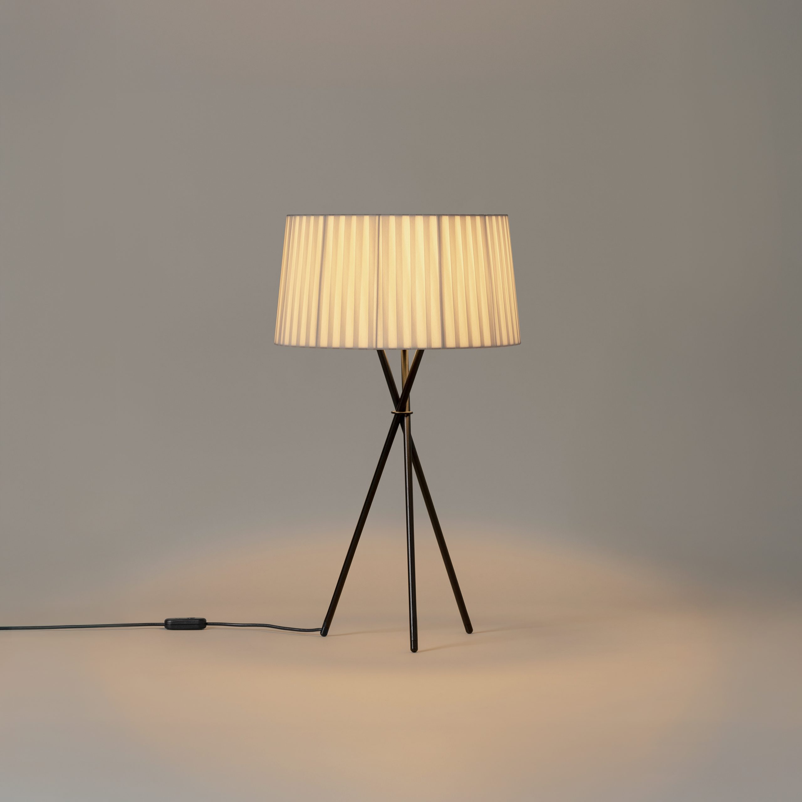 Tripode-G6-cinta-crudo-ON-F-R25-scaled