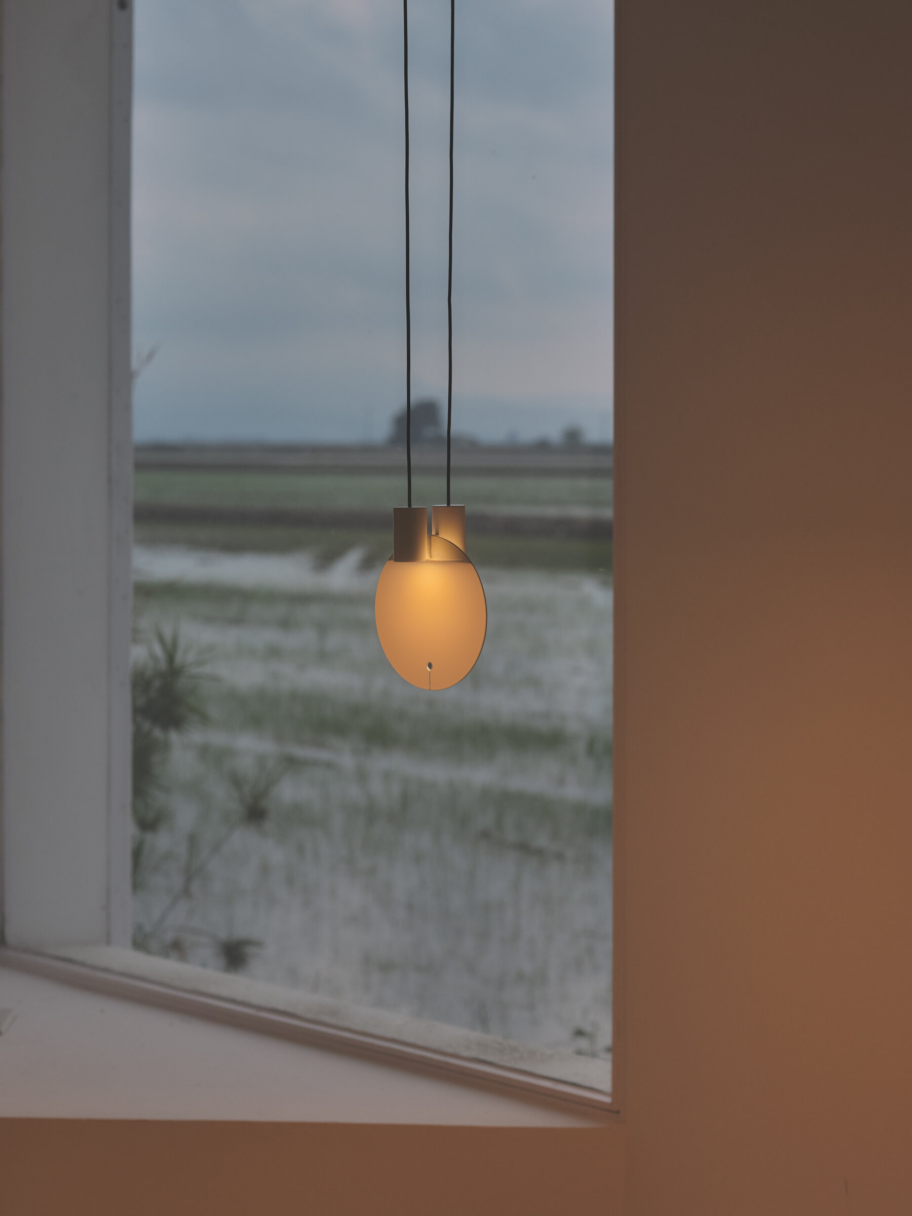 Bijou-S-blanca-suspension-ON-JaraVarela-SantaCole-Delta-2023-02-x2400.jpg