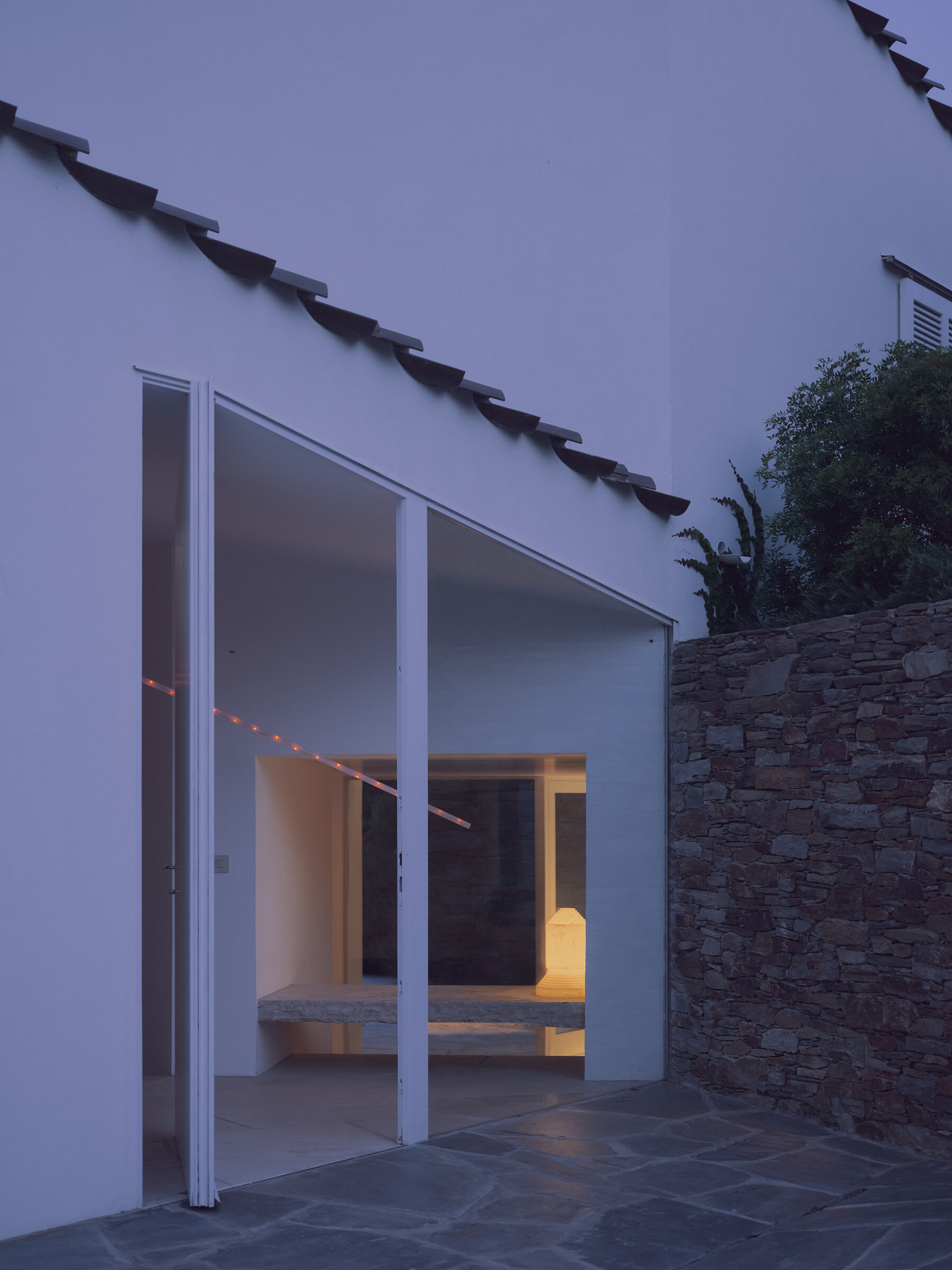 Campana-Verano-2023-Cadaques-Arquitectura-G-Jara-Varela-020-230441-La-Colilla-Babel-RET-x2400.jpg