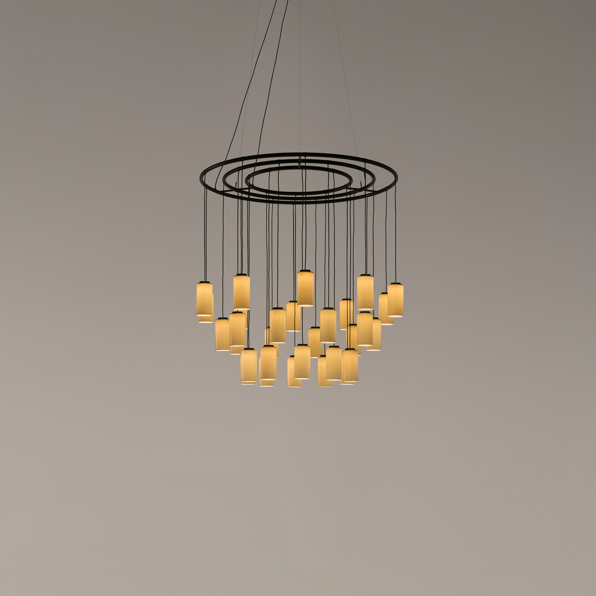 Cirio-Chandelier-M-Porcelana-ON-R25-x2400.jpg