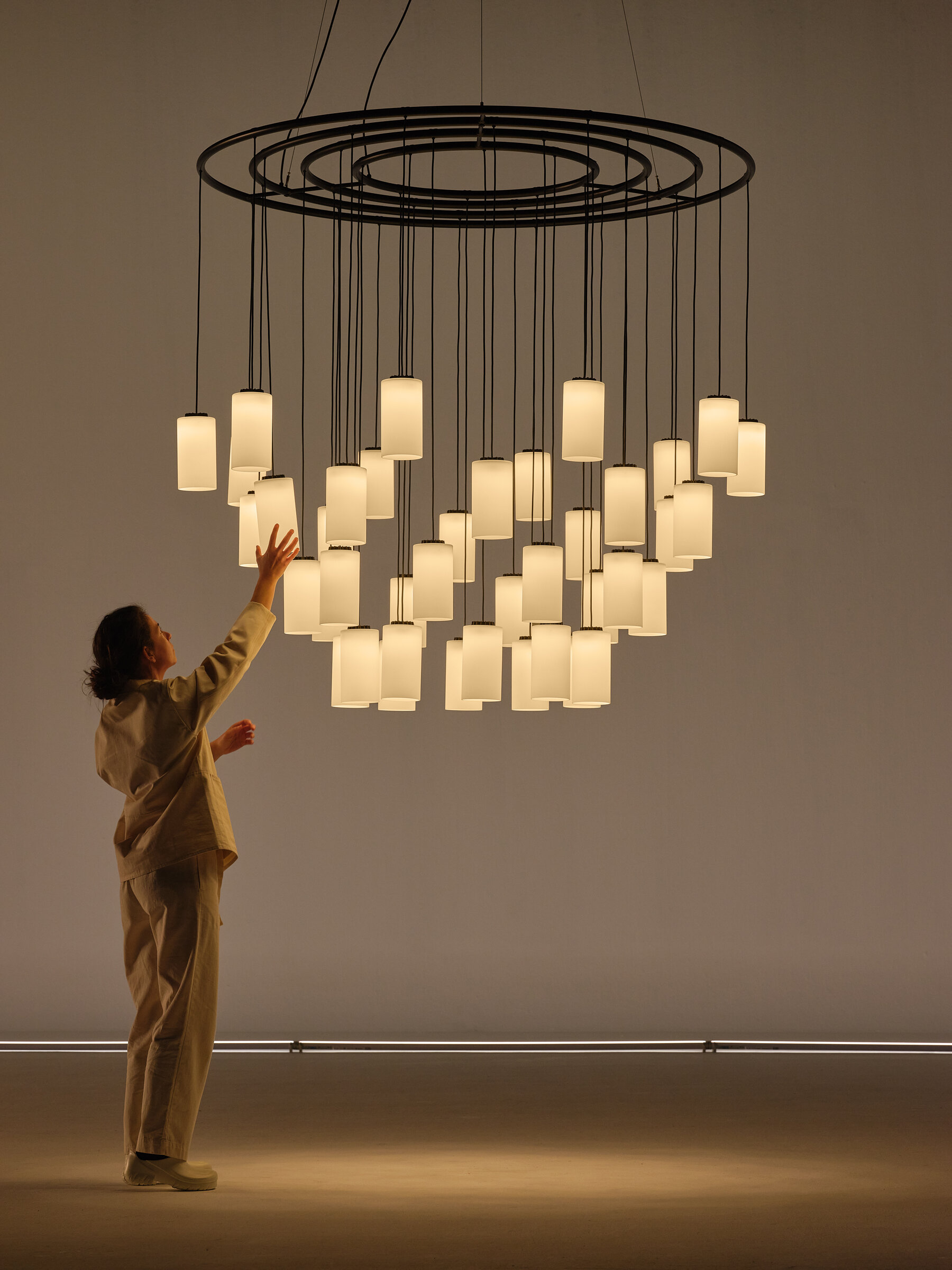 Cirio-Chandelier-jaravarela-santacole-2025-0933-RET-x2400.jpg