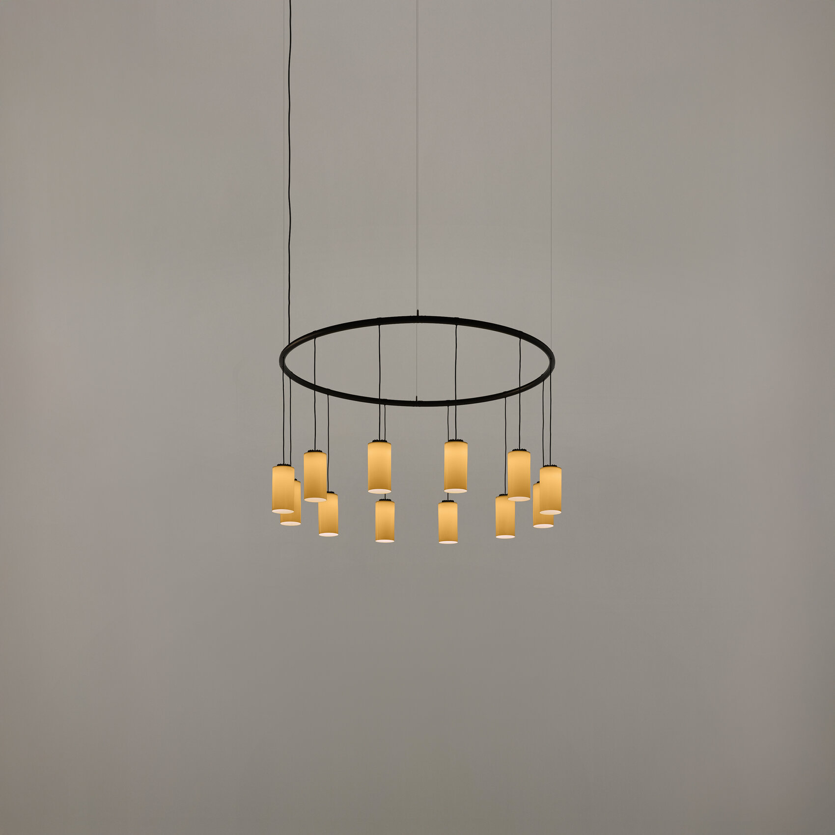 Cirio-Circular-S-Porcelana-ON-R25-x2400.jpg