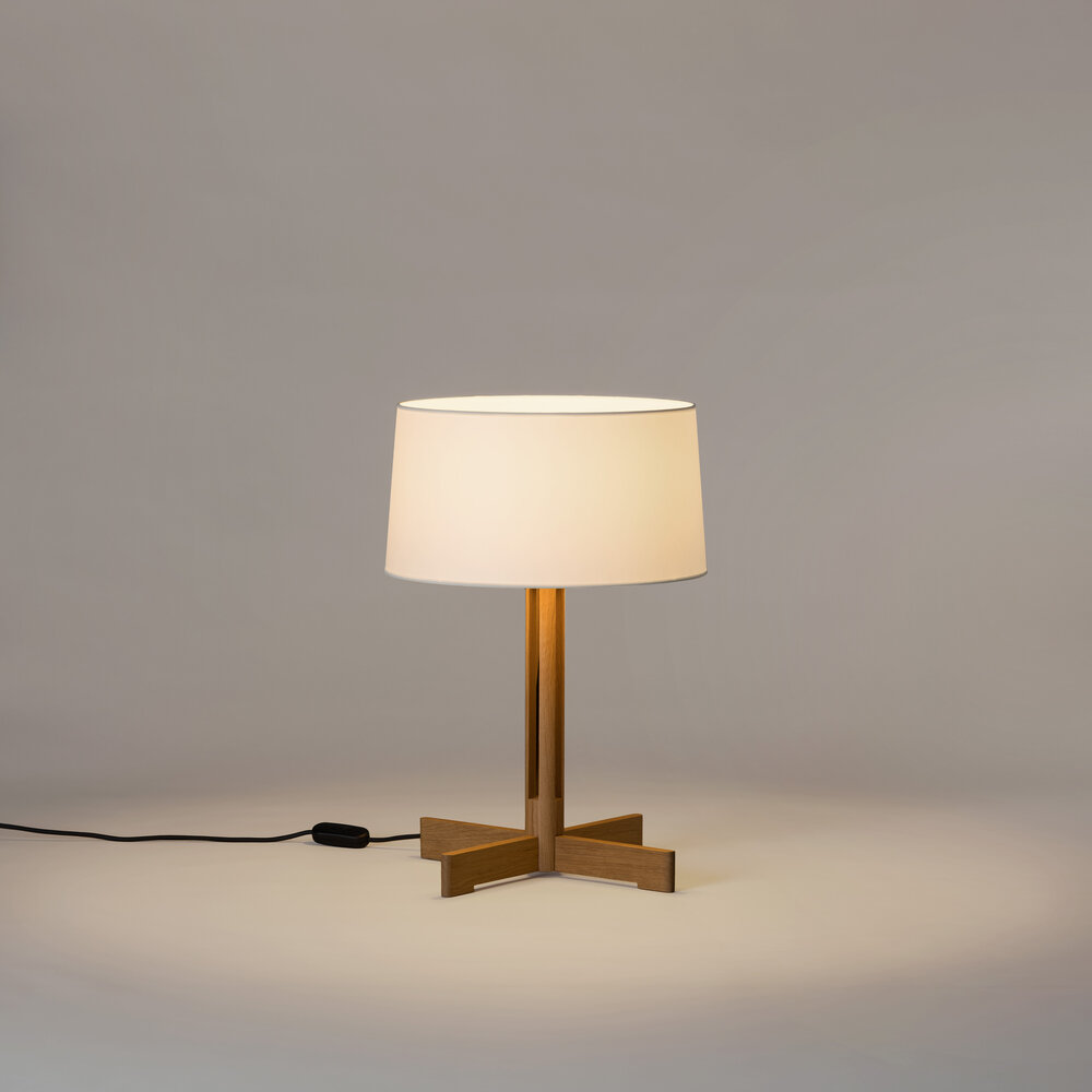 Fad-sobremesa-cartulina-blanca-ON-SantaCole-Enric-Badrinas-2026-2869-grid-x2400.jpg