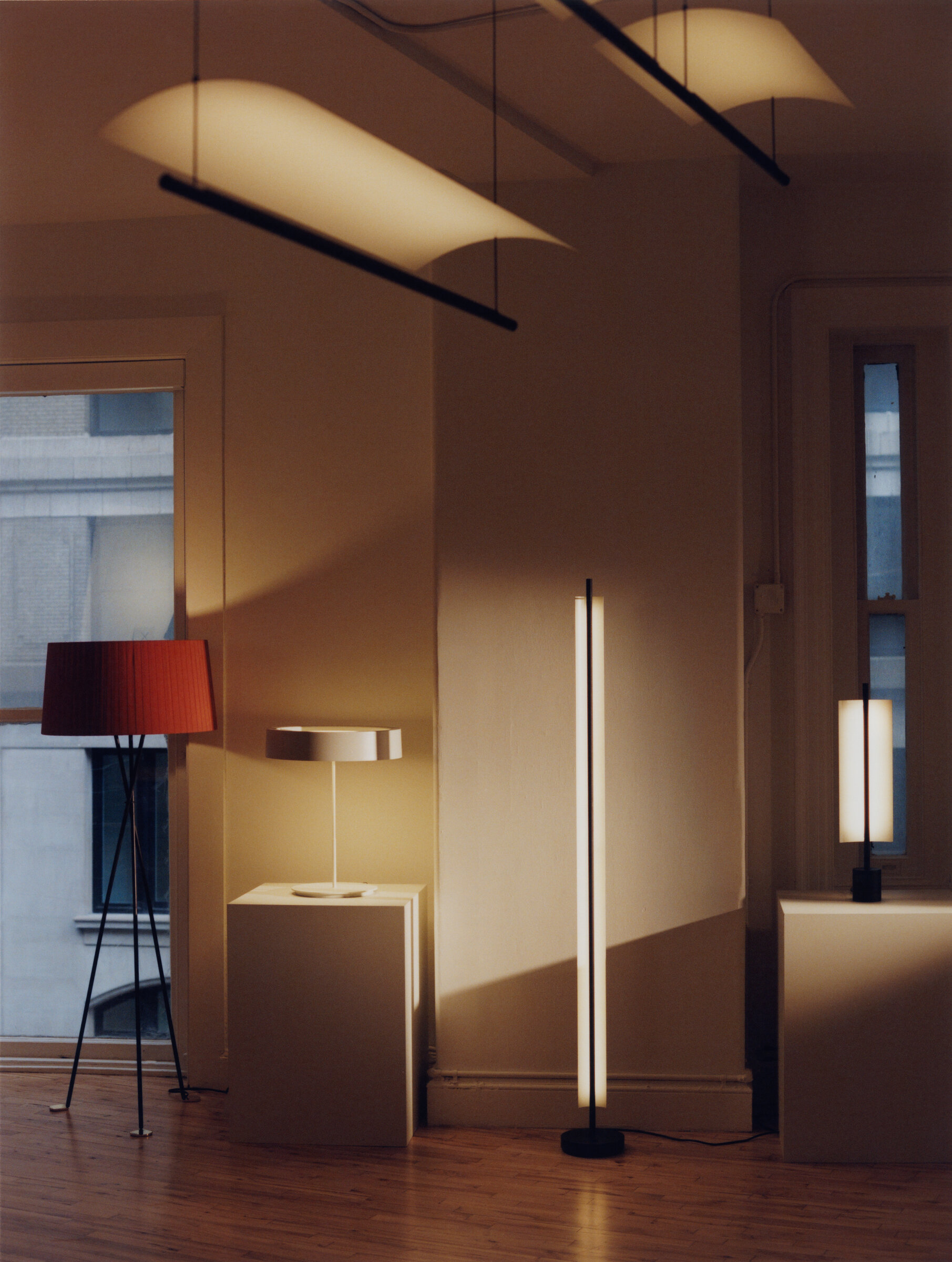 Galeria-SantaCole-NY-Pia-Riverola-2024-Analogica-Lamina-Sin-Tripode-x2400.jpg