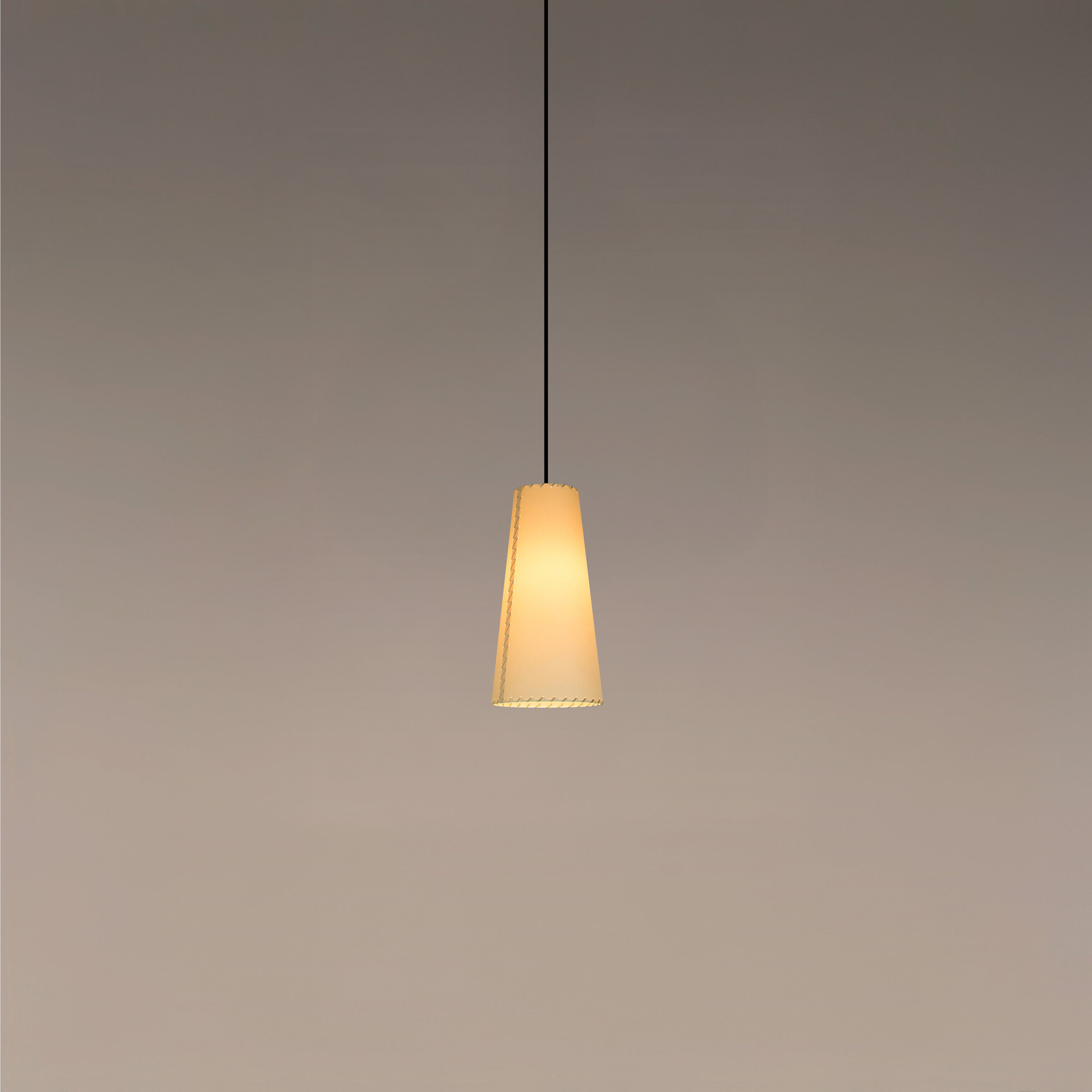 Sisisi-Conicas-Largas-MT2-beige-ON-MT2PA-01-03-04-R25-x2400.jpg