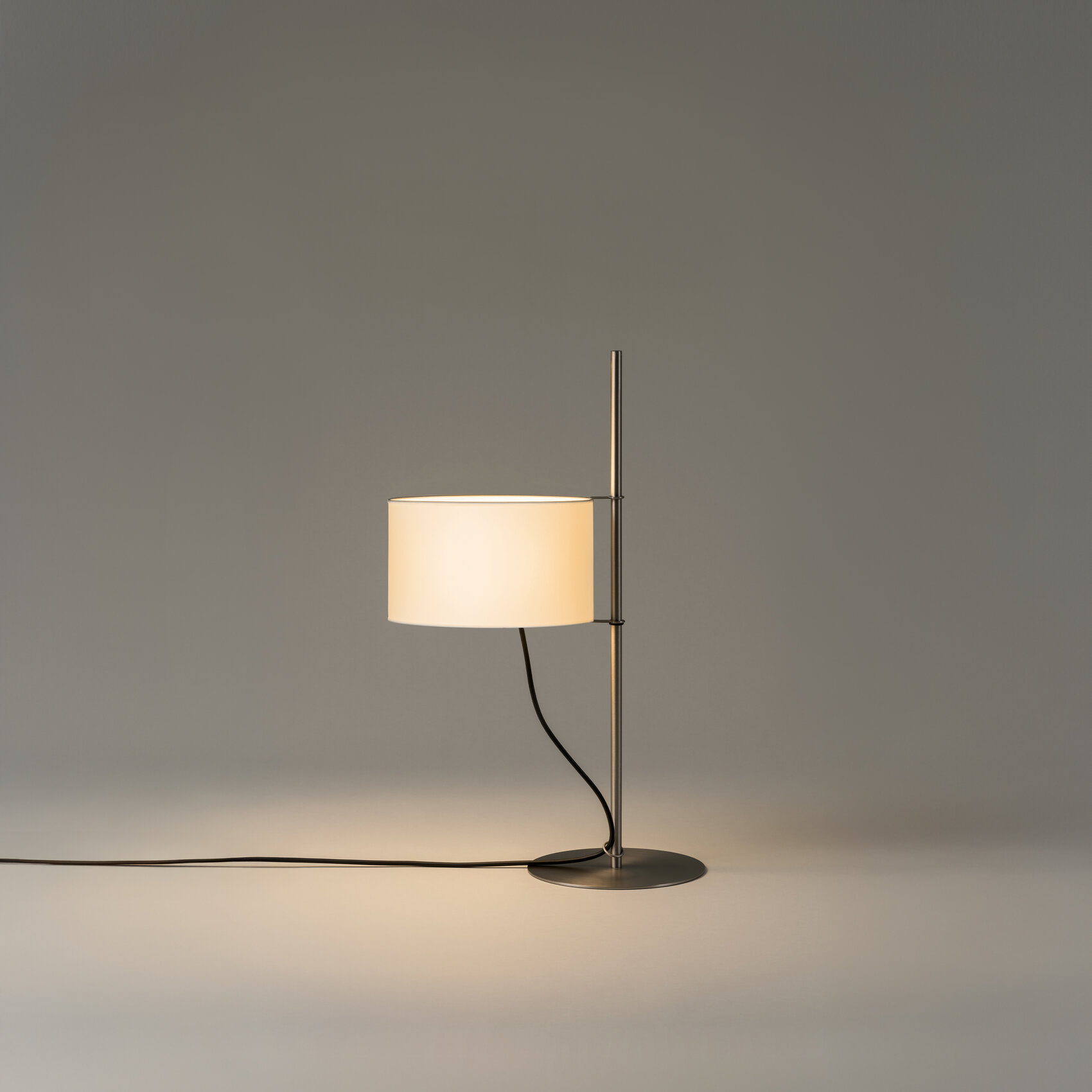 TMD-sobremesa-cartulina-niquel-ON-EnricBadrinas-2019-TMDTA02-R26-grid-x2400.jpg
