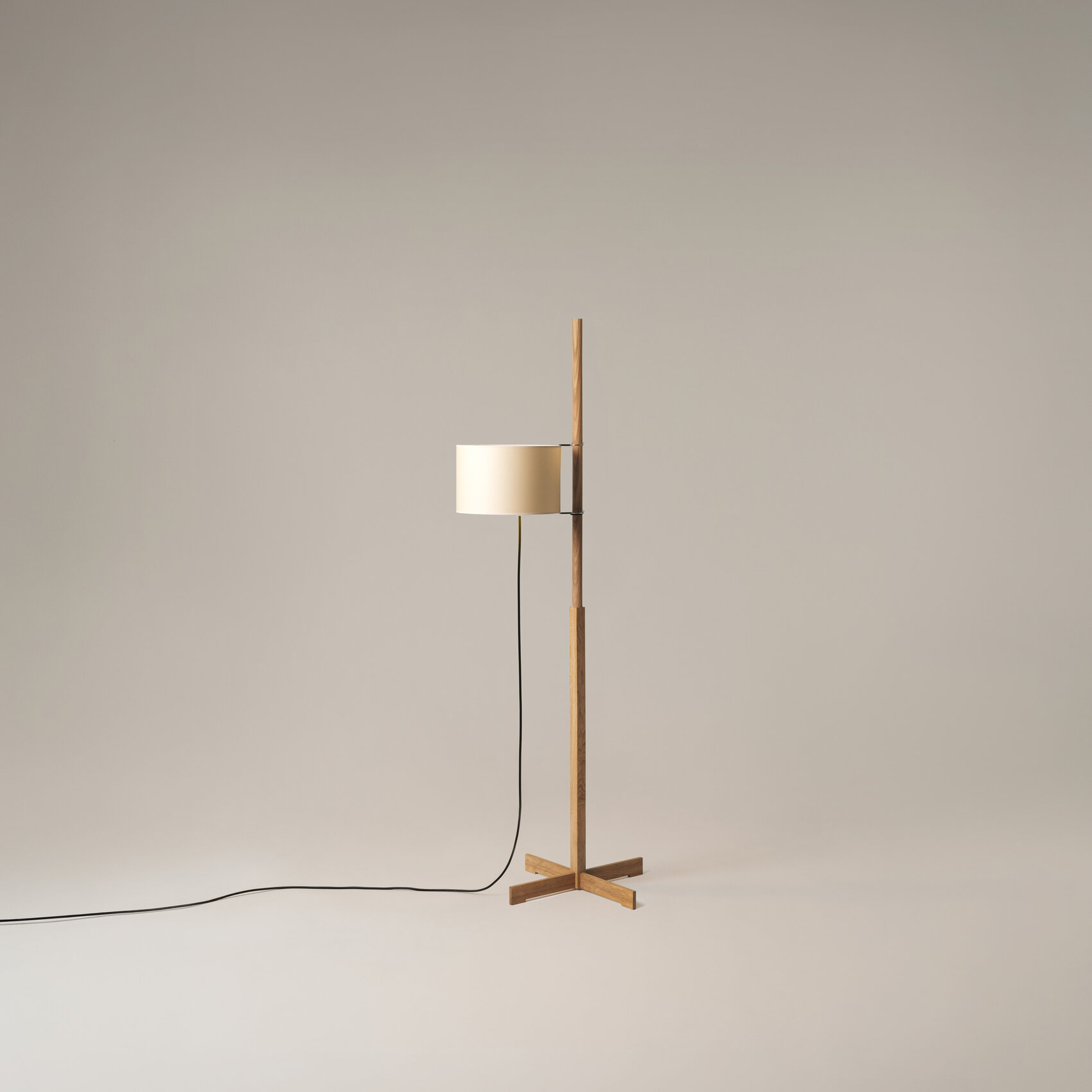 TMM-Roble-cartulina-beige-OFF-EnricBadrinas-2020-RET-R26-x2400.jpg