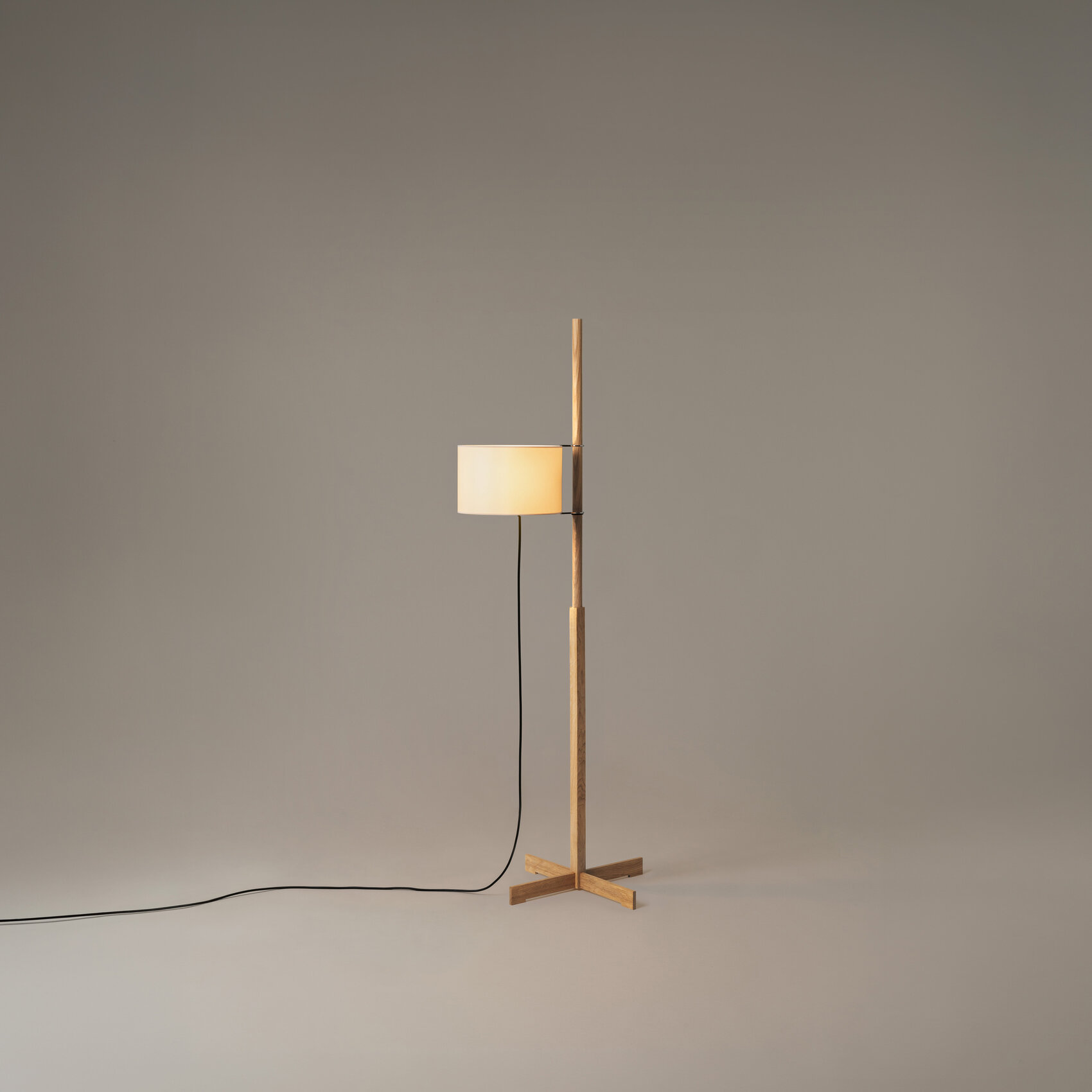 TMM-Roble-cartulina-beige-ON-EnricBadrinas-2020-RET-R26-x2400.jpg