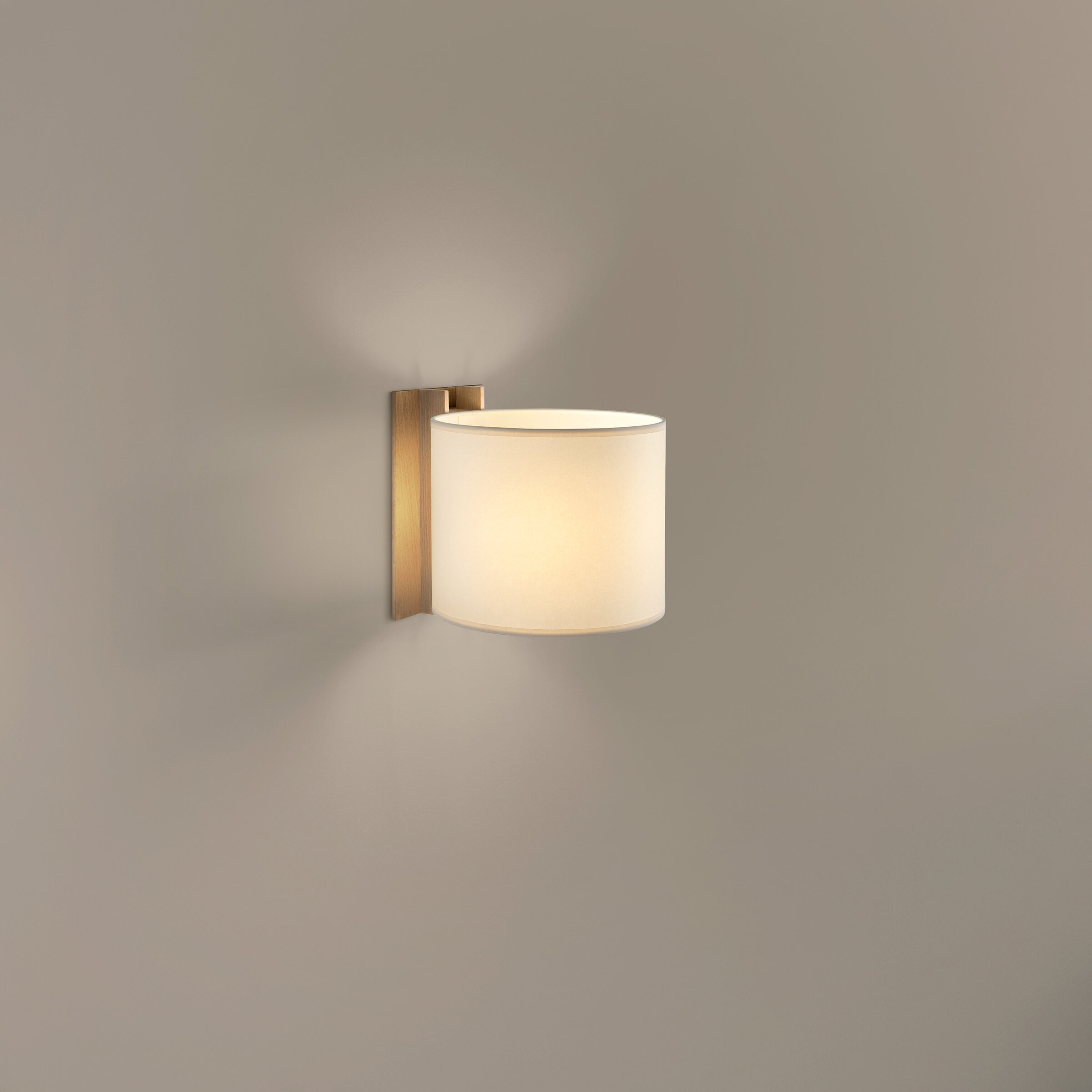 TMM-aplique-beige-haya-ON-TMMWA02UL-R25-x2400.jpg